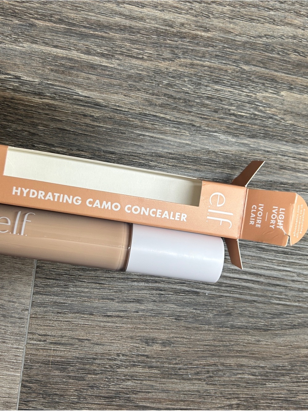 e.l.f. Hydrating Camo Concealer - Light Ivory